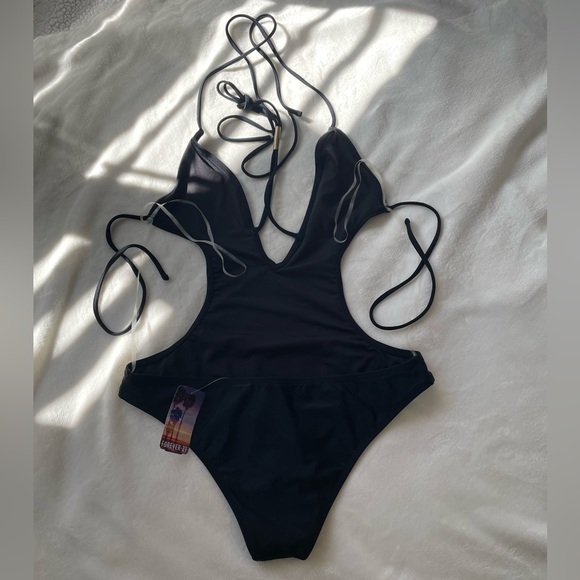 Forever 21 - One Piece Swimsuit - Picture 3 of 7